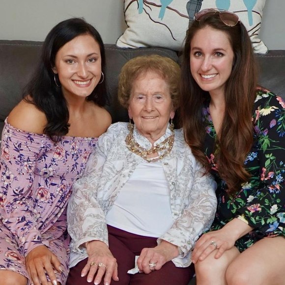 Meet your Posher, Jessica - Picture 1 of 1